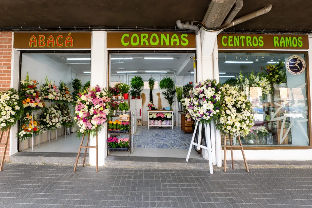 La fachada de nuestra floristería Abacá en Madrid