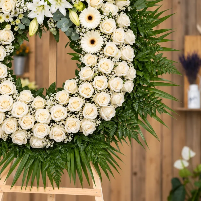 Corona De Rosas Blancas - Detalle floral 2